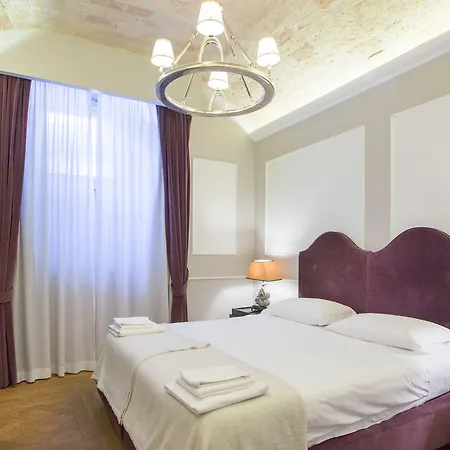 In Pinciana Deluxe Hotel