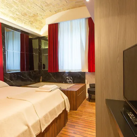 In Pinciana Deluxe Hotel *