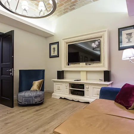 Hotel In Pinciana Deluxe