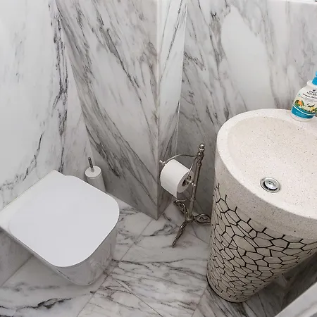 In Pinciana Deluxe Hotel